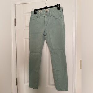 Universal thread green light wash mid rise skinny jeans size 4